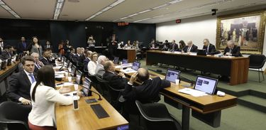 Comissão Especial da Reforma Política se reúne para votação do relatório parcial do relator, deputado Vicente Cândido