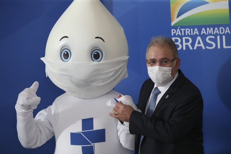 O novo ministro da Saúde, o cardiologista Marcelo Queiroga, reuniu hoje (23) a imprensa para divulgar as novas ações e estratégias do governo federal no combate à covid-19