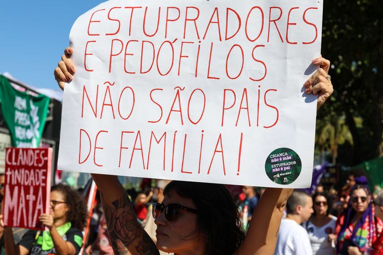 Rio de Janeiro (RJ), 23/06/2024 – Protesto contra o PL 1904/24 reúne manifestantes na praia de Copacabana, na zona sul da capital fluminense. Foto: Tomaz Silva/Agência Brasil