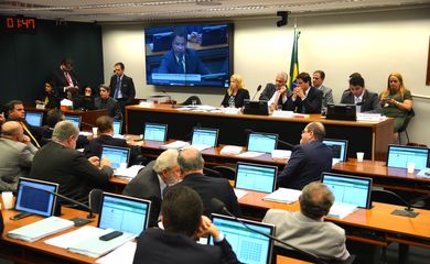 Brasília - O presidente do Conselho de Ética da Câmara dos Deputados, José Carlos Araújo, suspendeu a reunião desta terça-feira (1º), depois de três horas de debates, por causa de votações no plenário da Casa (Fabio Rodrigues Pozzebom