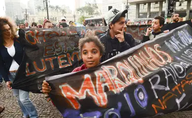 São Paulo - Ato ao não silenciamento de vidas e mortes de crianças, adolescentes e jovens adultos em situação de rua  no Vale do Anhangabaú. - Rovena Rosa/Agência Brasil