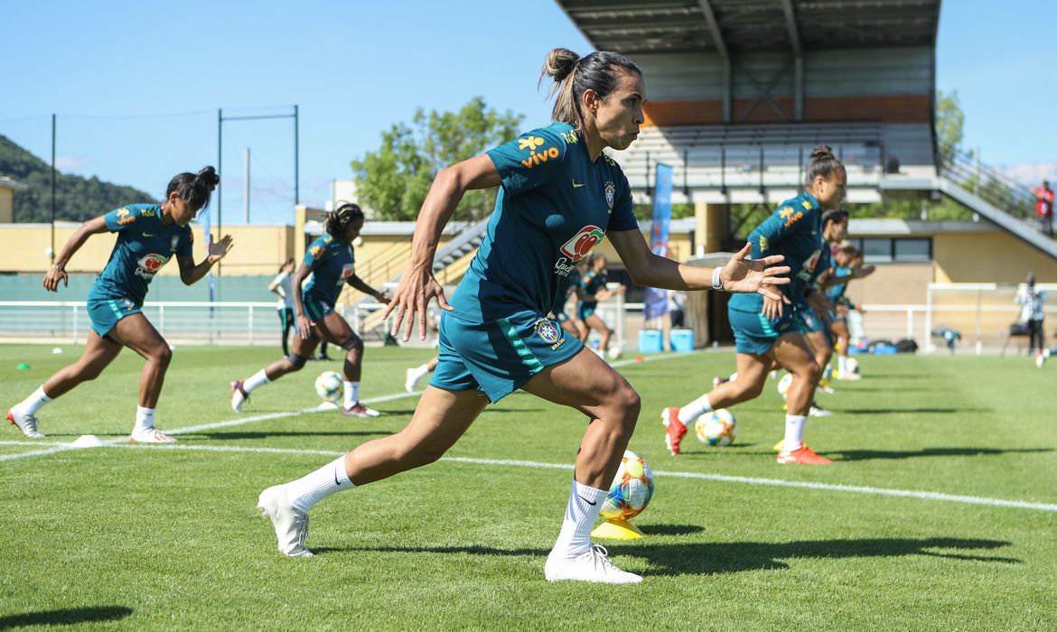 Marta está fora do jogo de estreia do Brasil na Copa do Mundo de Futebol Feminino - França 2019. 