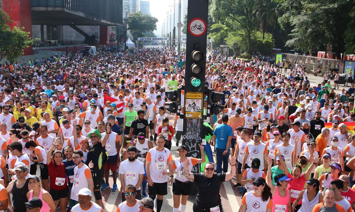 Corredores da 97ª Corrida Internacional de São Silvestre, na Avenida Paulista.