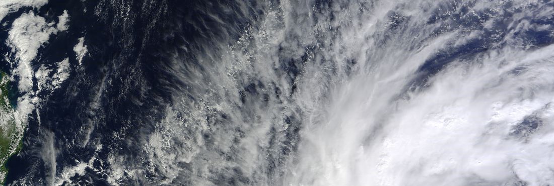 Imagens capturadas pela NASA mostram o Tufão Hagupit em cima das Filipinas