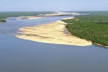 Praia em rio no Tocantins
