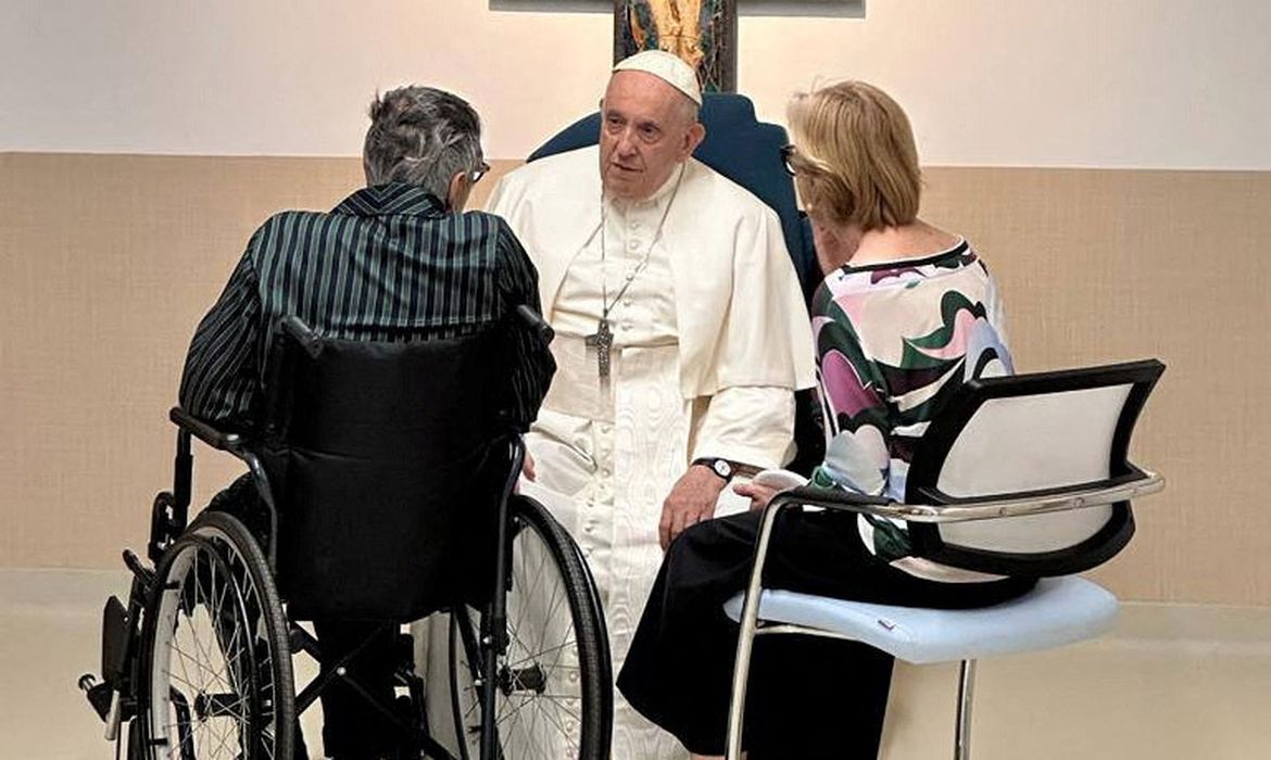 Pope Francis speaks to a person during his visit to the paediatric oncology department of Gemelli hospital, in Rome, June 15, 2023. REUTERS/Vatican Media