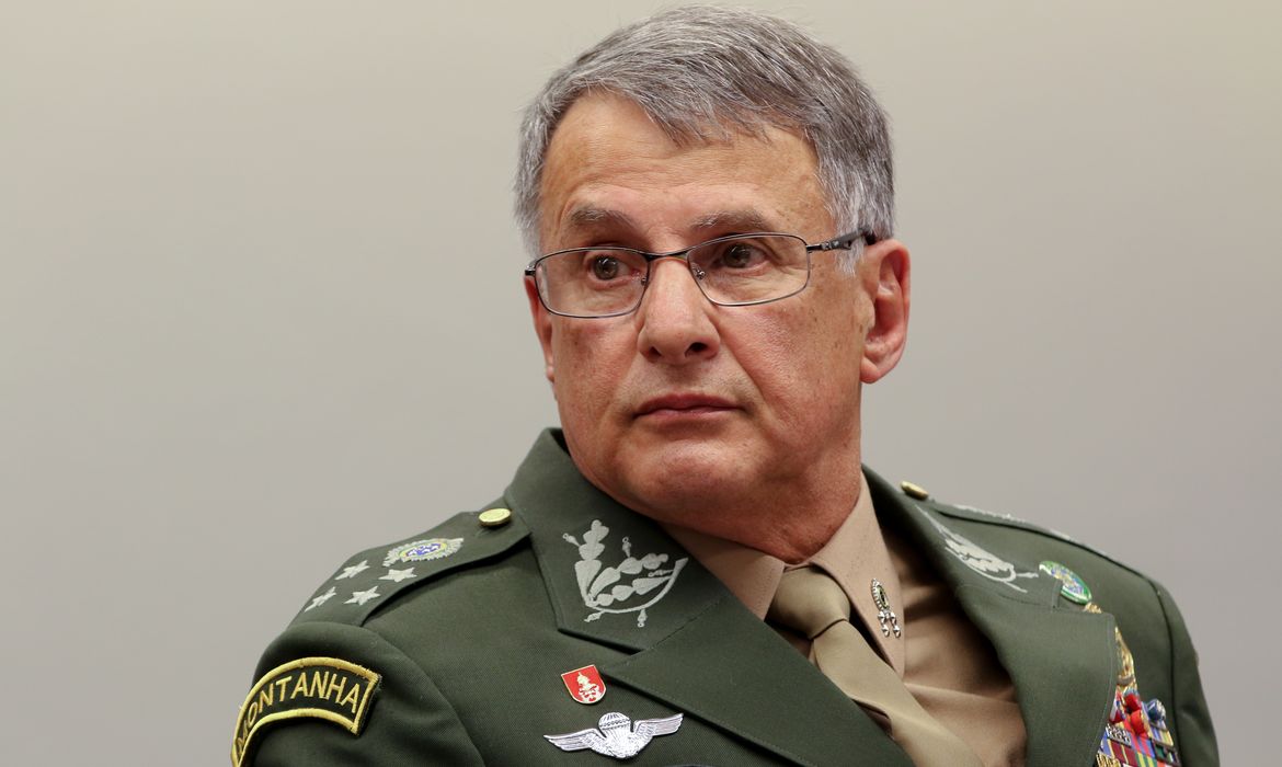 Comandante do Exército conhece peculiaridades do CMO