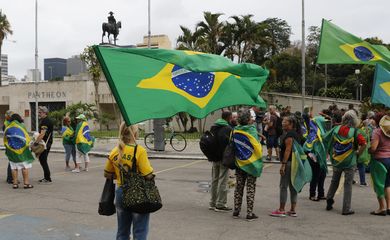 Desmontagem do acampamento de bolsonaristas em frente ao Palácio Duque de Caxias, sede do Comando Militar do Leste do Exército Brasileiro.