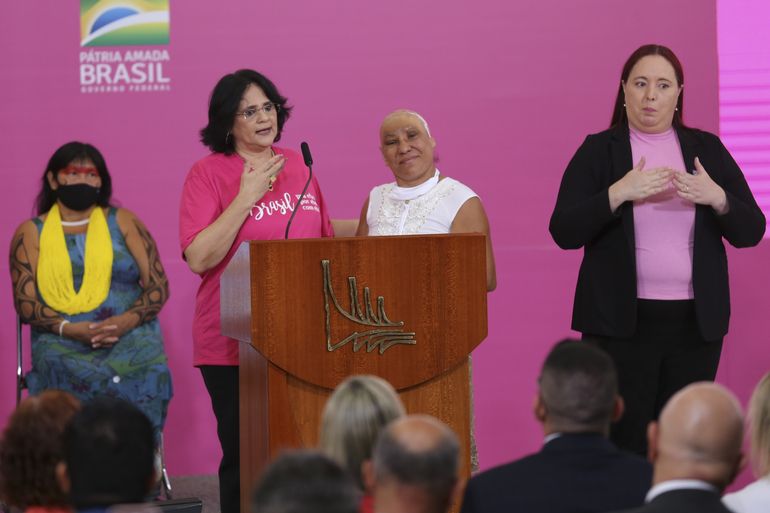 A ministra da Mulher, da Família e dos Direitos Humanos, Damares Alves, participa da solenidade de lançamento de uma série de iniciativas voltadas ao público feminino, no Dia Internacional da Mulher.