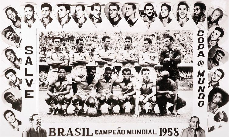 Seleção brasileira é campeã na Copa do Mundo de 1958.