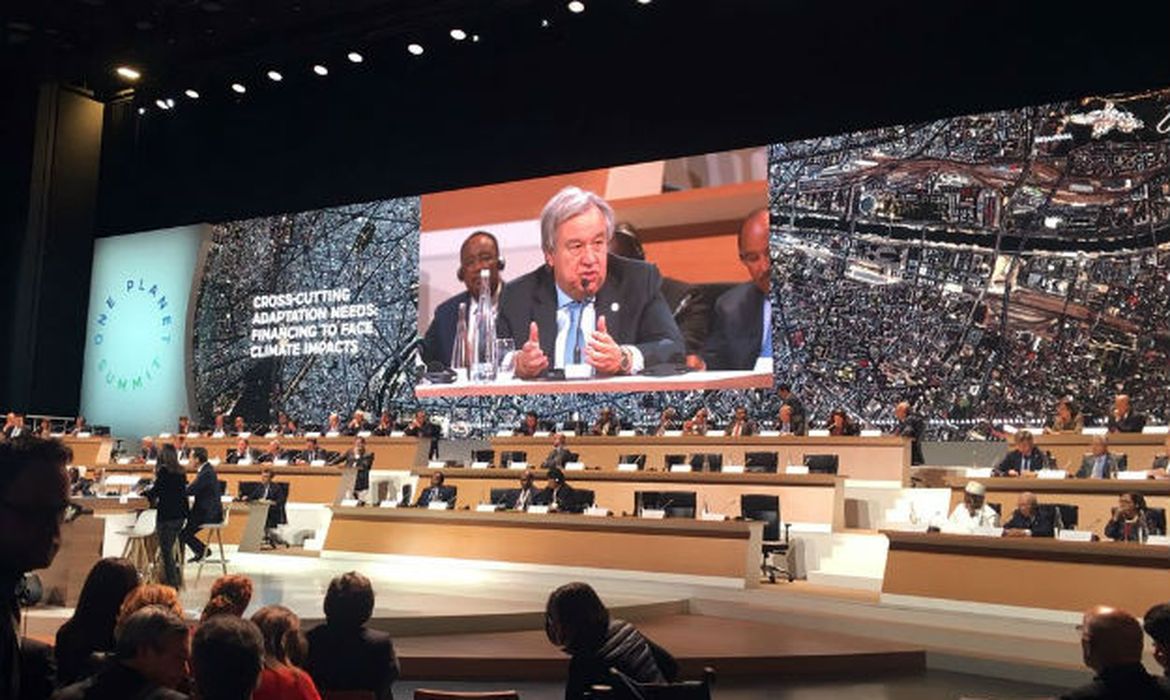 António Guterres em discurso na conferência One Planet, em Paris