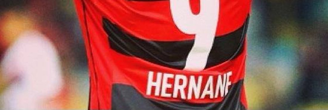 Hernane marca quatro gols pelo Flamengo contra o Macaé neste domingo (2).