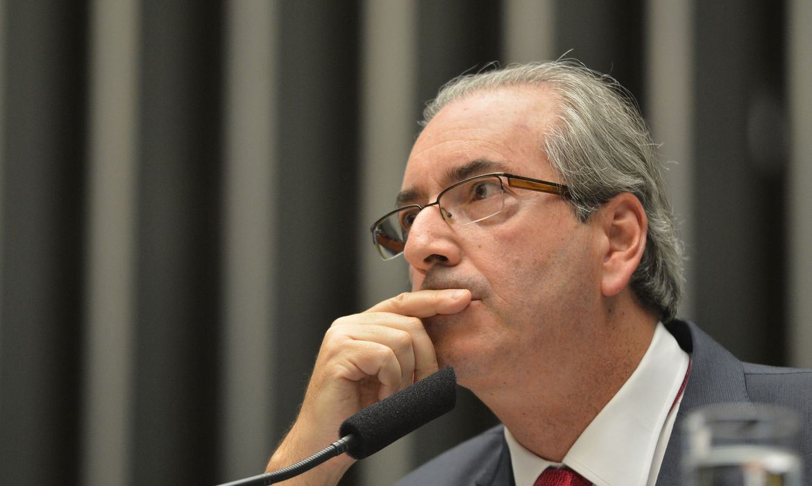Brasília - O presidente da Câmara dos Deputados, Eduardo Cunha, fala à imprensa no Congresso Nacional (Antonio Cruz/Agência Brasil)