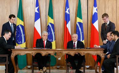 O presidente do Chile, Sebastián Piñera, e o presidente Michel Temer durante assinatura de atos, no Palácio do Planalto.