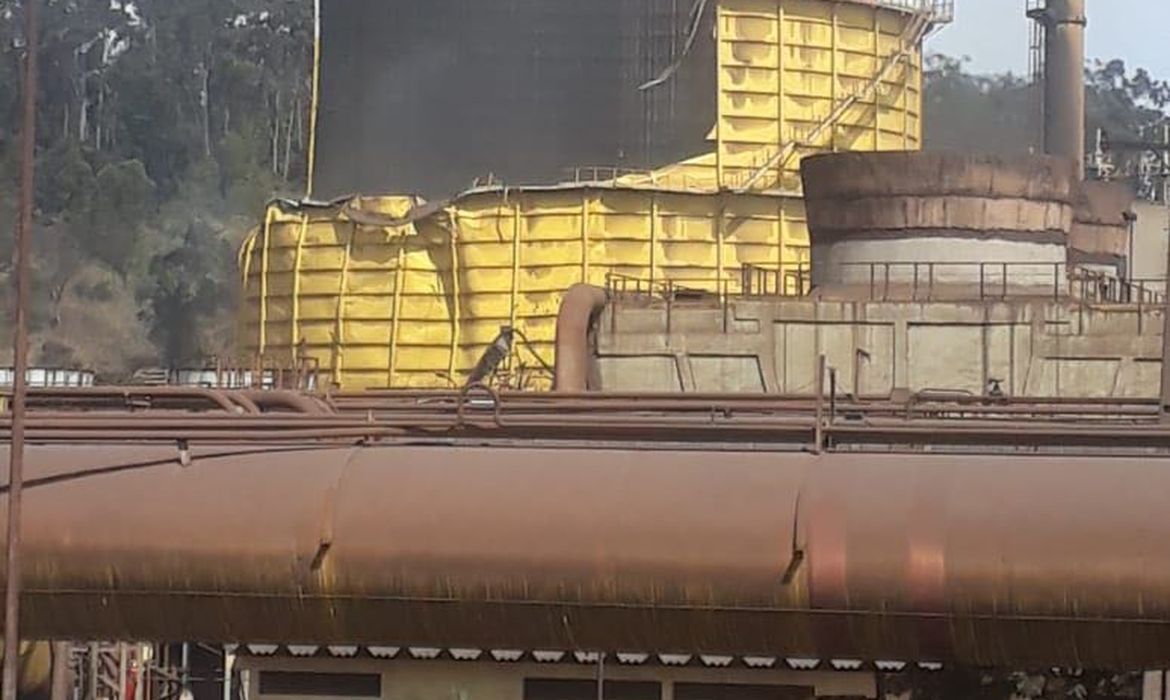 Explosão em um gasômetro da Usina de Ipatinga, em Minas Gerais.