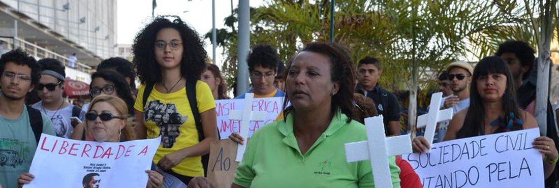 400 pessoas participaram da 2ª Marcha Nacional contra o Genocídio do Povo Negro. Evento aconteceu simultaneamente em 18 estados brasileiros e em 15 países