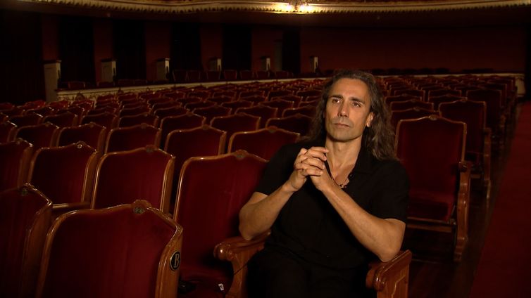 Divulgação/TV Brasil O cantor lírico Homero Velho, no Theatro Municipal de São Paulo onde estrela Navalha na carne
