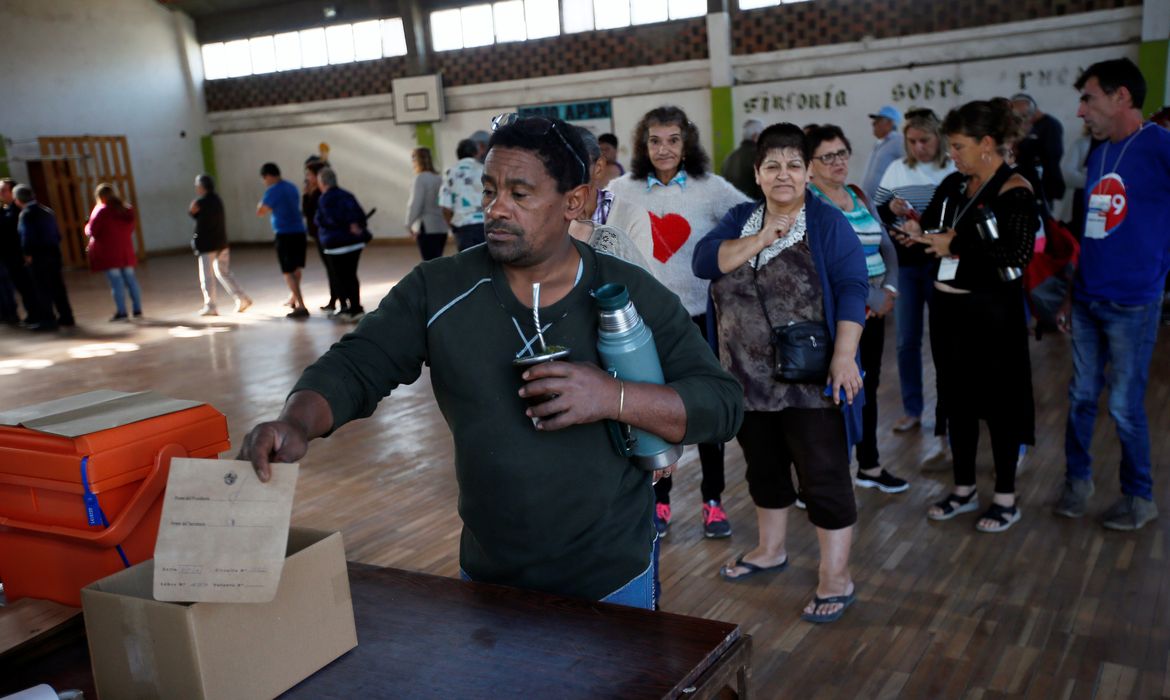 People stand in a line to cast their vote in El Cerro, Montevideo, Uruguay November 24, 2019. REUTERS/Mariana Greif