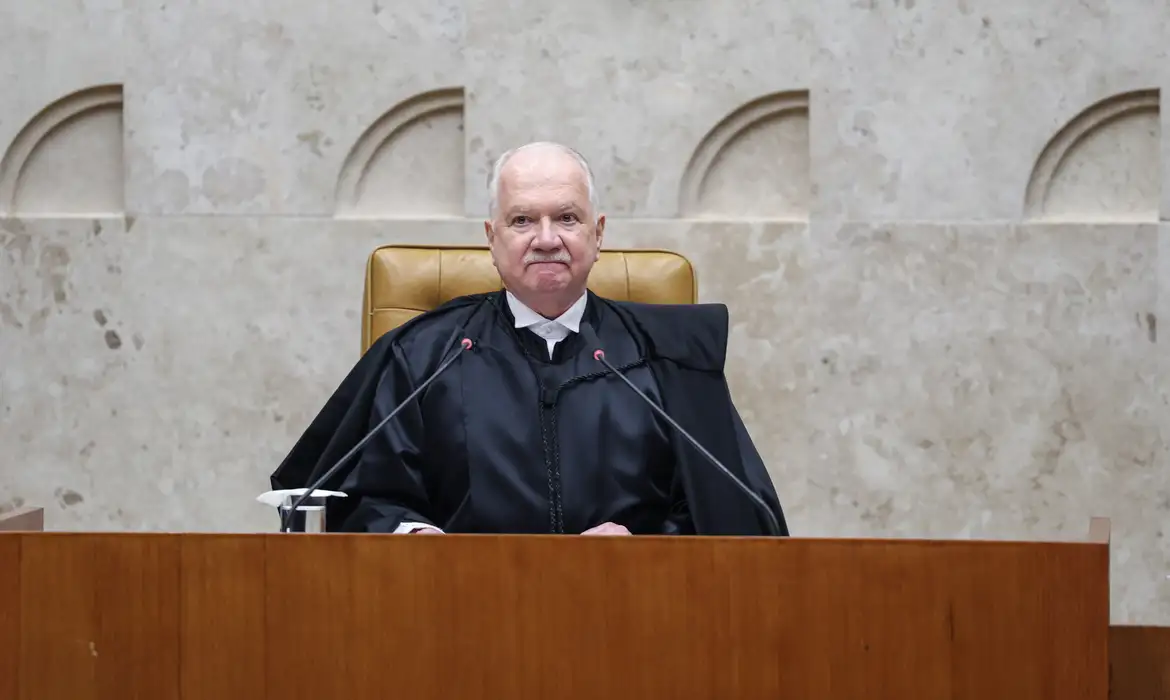 Valter Campanato/Agência Brasil Brasília (DF), 29/09/2025 – Posse do novo presidente do Supremo Tribunal Federal (STF), Edson Fachin, ele foi eleito para suceder o ministro Luís Roberto Barroso, cujo mandato terminou ontem (28). Também assume o cargo o novo vice-presidente, Alexandre de Moraes. Os dois ministros comandarão o Supremo pelos próximos dois anos (2025-2027). Foto: Valter Campanato/Agência Brasil