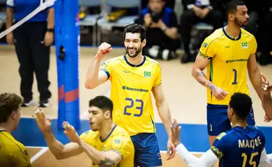 Brasil vencer Argentina por 3 sets a 1 na abertura da terceira semana classificatória da LIga das Nações de vôlei masculino - em 16/07/2025
