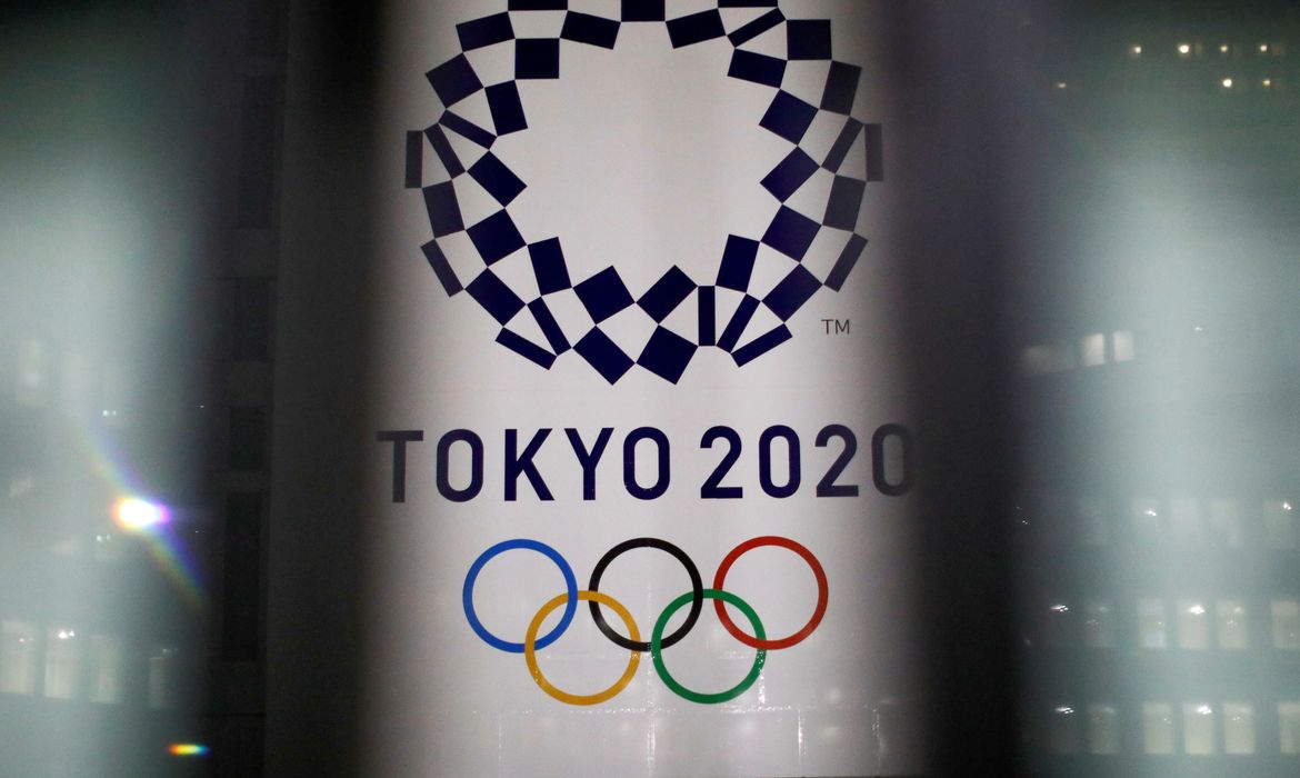 Logo da Olimpíada Tóquio 2020 em Tóquio - anéis