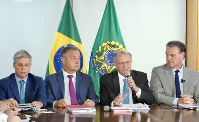 Brasília (DF), 06/03/2025 - Ministro do Desenvolvimento Agrário e Agricultura Familiar Paulo Teixeira, ministro da Casa Civil Rui Cosa, vice Presidente da República Geraldo Alckmin e o ministro da Agricultura Carlos Fávaro durante anúncio de medidas para redução do preço dos alimentos, no Palácio do Planalto. Foto: Cadu Gomes/VPR