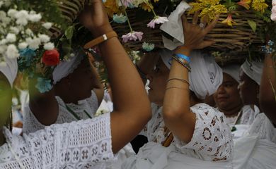 Rio de Janeiro (RJ) 02/02/2024 – Celebração ao Dia de Iemanjá, na praia do Arpoador. Foto: Fernando Frazão/Agência Brasil