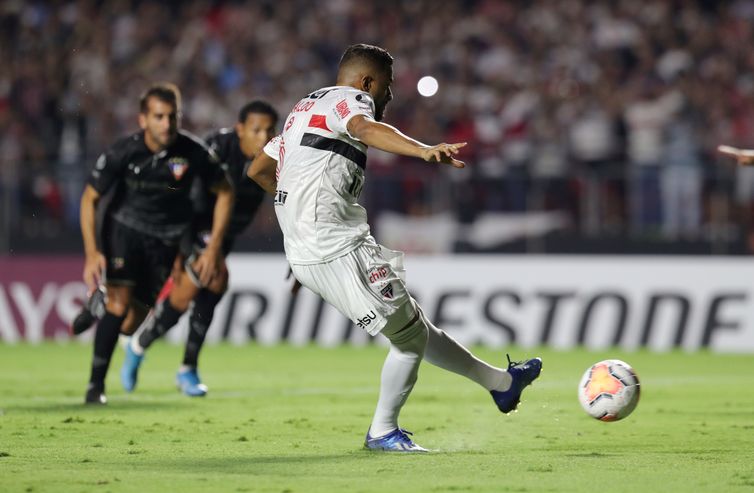 SOCCER-LIBERTADORES-SAO-LDU/REPORT SOCCER-LIBERTADORES-SAO-LDU/REPORT