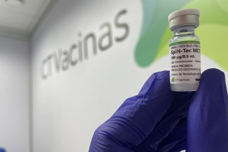 Vacina brasileira avança e reforça combate ao negacionismo, afirma ministra 82 Vacina SpiN-TEC desenvolvida na UFMG