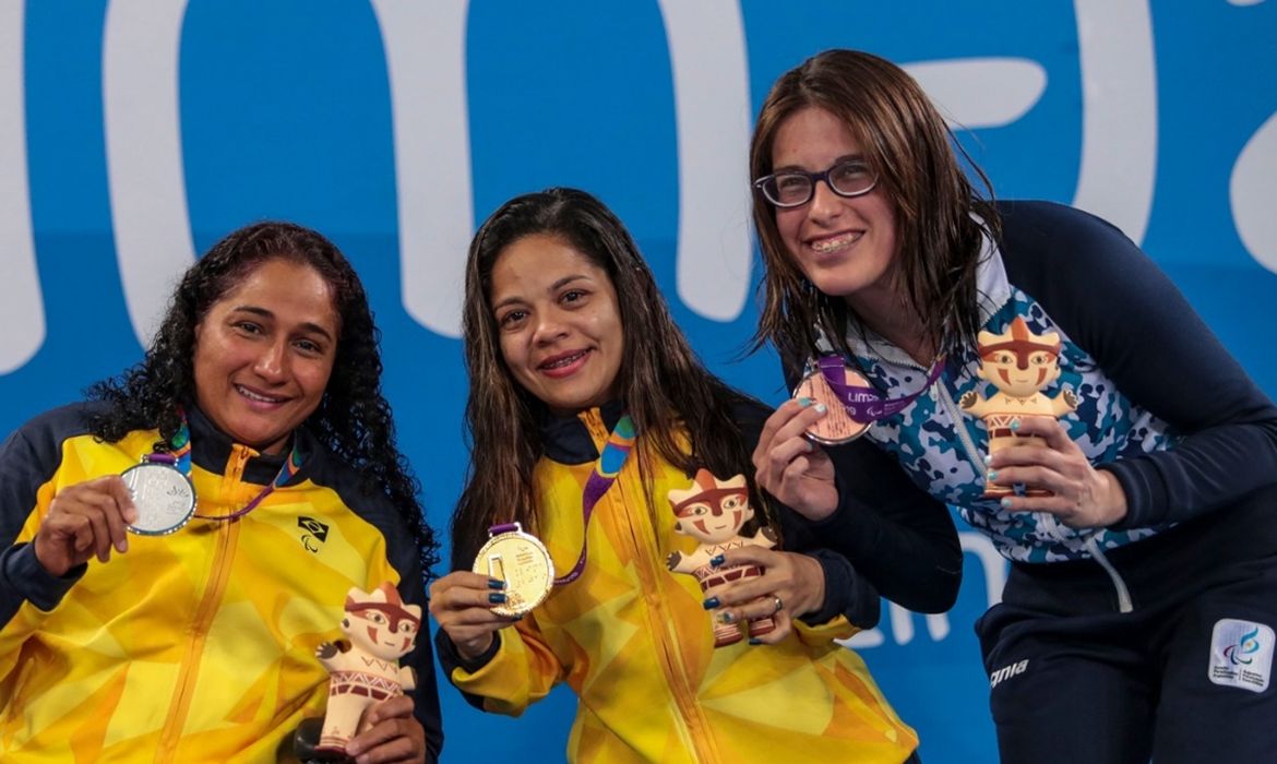 Joana da Silva disputa medalhas na natação no Parapan de Lima