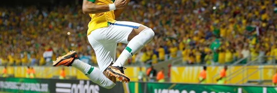 Neymar comemora gol contra Itália, na Fonte Nova, pela Copa das Confederações