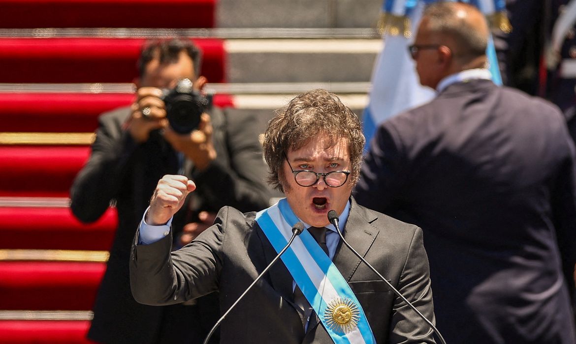 Argentina's President Javier Milei gives a speech after his swearing-in ceremony, outside the National Congress, in Buenos Aires, Argentina December 10, 2023. REUTERS/Agustin Marcarian