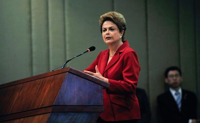 A presidenta Dilma Rousseff participa do encerramento da Cúpula Empresarial Brasil-China, no Palácio do Itamaraty (José Cruz/Agência Brasil)