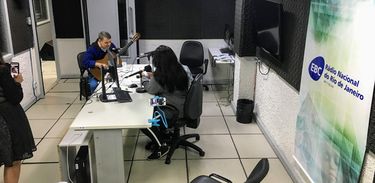 Ademir Cândido lança o disco Ritmos do Brasil na Rádio Nacional