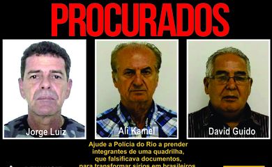 Acusados de falsificar documentos para sírios procurados pela polícia (Divulgação/Secretaria de Segurança Pública do Rio de Janeiro)