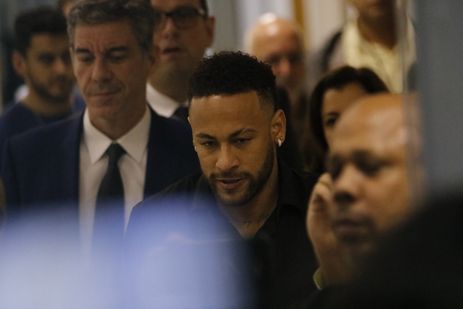 O jogador de futebol Neymar Jr, deixa à  Delegacia de Repressão aos Crimes de Informática, na Cidade da Polícia, no Rio de Janeiro, após depoimento.