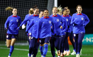 Jogadoras da seleção da Holanda treinam durante Copa do Mundo feminina de futebol em Dunedin, na Nova Zelândia