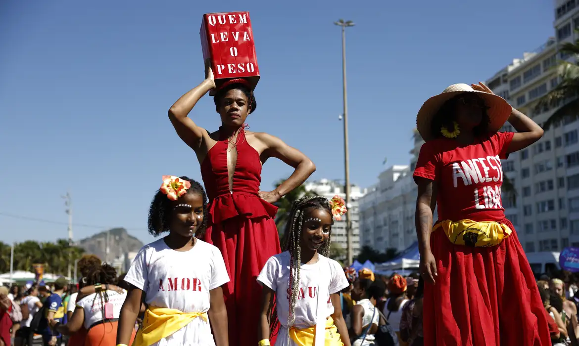 Rio de Janeiro (RJ), 27/07/2025 – XI Marcha das Mulheres Negras, em Copacabana, mobilização contra o racismo, por justiça e bem viver. Foto: Fernando Frazão/Agência Brasil