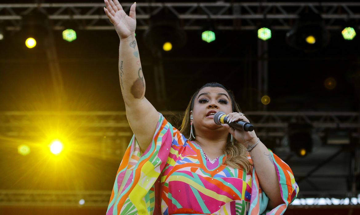 A cantora Preta Gil, se apresenta na festa de abertura dos 50 dias do Carnaval Rio 2020, na praia de Copacabana