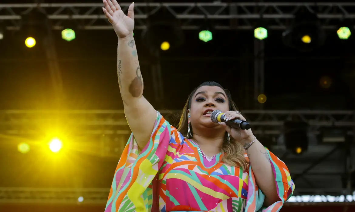 A cantora Preta Gil, se apresenta na festa de abertura dos 50 dias do Carnaval Rio 2020, na praia de Copacabana