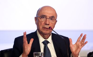 Brasília - O ministro da Fazenda, Henrique Meirelles fala sobre o déficit primário para 2016, durante coletiva de imprensa  (Wilson Dias/Agência Brasil)