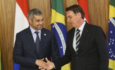 O presidente Jair Bolsonaro recebe o presidente do Paraguai, Mario Abdo Benítez, no Palácio do Planalto, em Brasília.