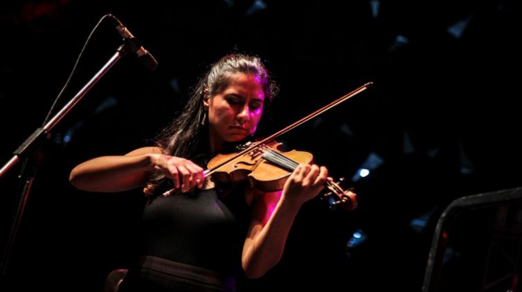 Apresentação da violinista Priscila Plata Rato no Verão Show da TV Brasil