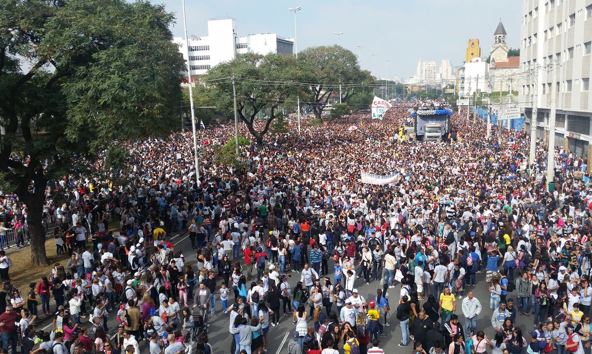 Marcha para Jesus reúne milhares de pessoas em São Paulo