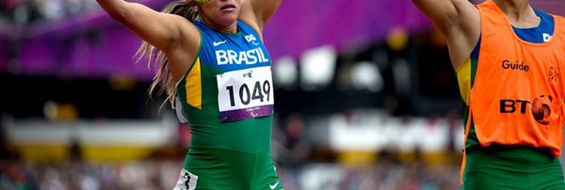 Terezinha Guilhermina bateu o recorde paralímpico nas eliminatórias da prova de 200m classe T11 feminino