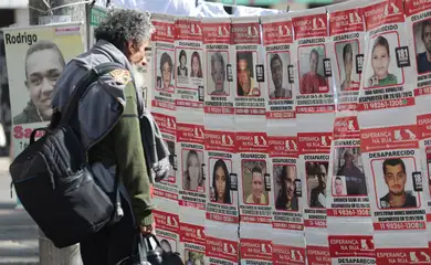 São Paulo (SP), 30/08/2025 Ato Público pelo Dia Internacional das Pessoas Desaparecidas, realizado na Praça da Sé. Evento contou com a presença de diversos coletivos e instituições que representam essa luta, entre eles: Mães da Sé, Mães em Luta, União de Vítimas, Esperança da Rua, Instituto Mercia Nakashima, Abrace, Mães do Paraná, instituto Giorgio Renan por Justiça.     Foto: Paulo Pinto/Agência Brasil