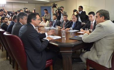 Brasília - O ministro da Justiça, José Eduardo Cardozo, e dirigentes da Abert, da ANJ e Aner, se reúnem para discutir a escalada da violência contra jornalistas e veículos de comunicação (Elza Fiúza/Agência Brasil)