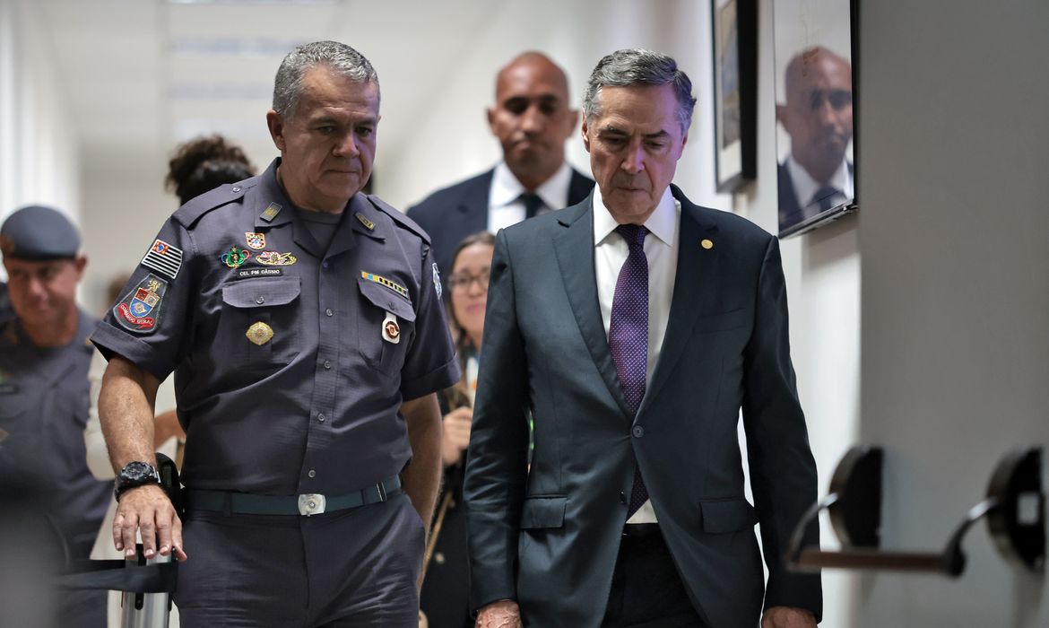 Paulo Pinto/Agência Brasil São Paulo (SP) 14/02/2025 - Presidente do STF, Luís Roberto Barroso após reunião com o comandante Geral da Policia Militar de São Paulo, coronel Cássio Araújo Freitas, na sede do COPOM
. Foto: Paulo Pinto/Agencia Brasil