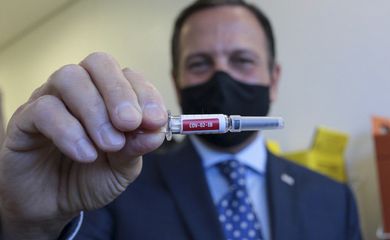 Governo de São Paulo inicia testes com vacina contra o novo coronavírus.