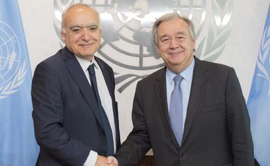 Ghassan Salamé (à esq.) com o secretário-geral da ONU, António Guterres